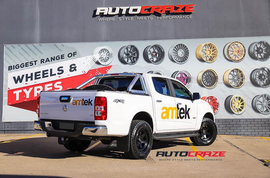 HOLDEN COLORADO SHOK MATTE BLACK